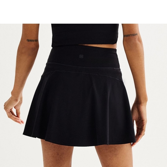 Black FLX HR athletic skirt (skort) - Picture 2 of 3
